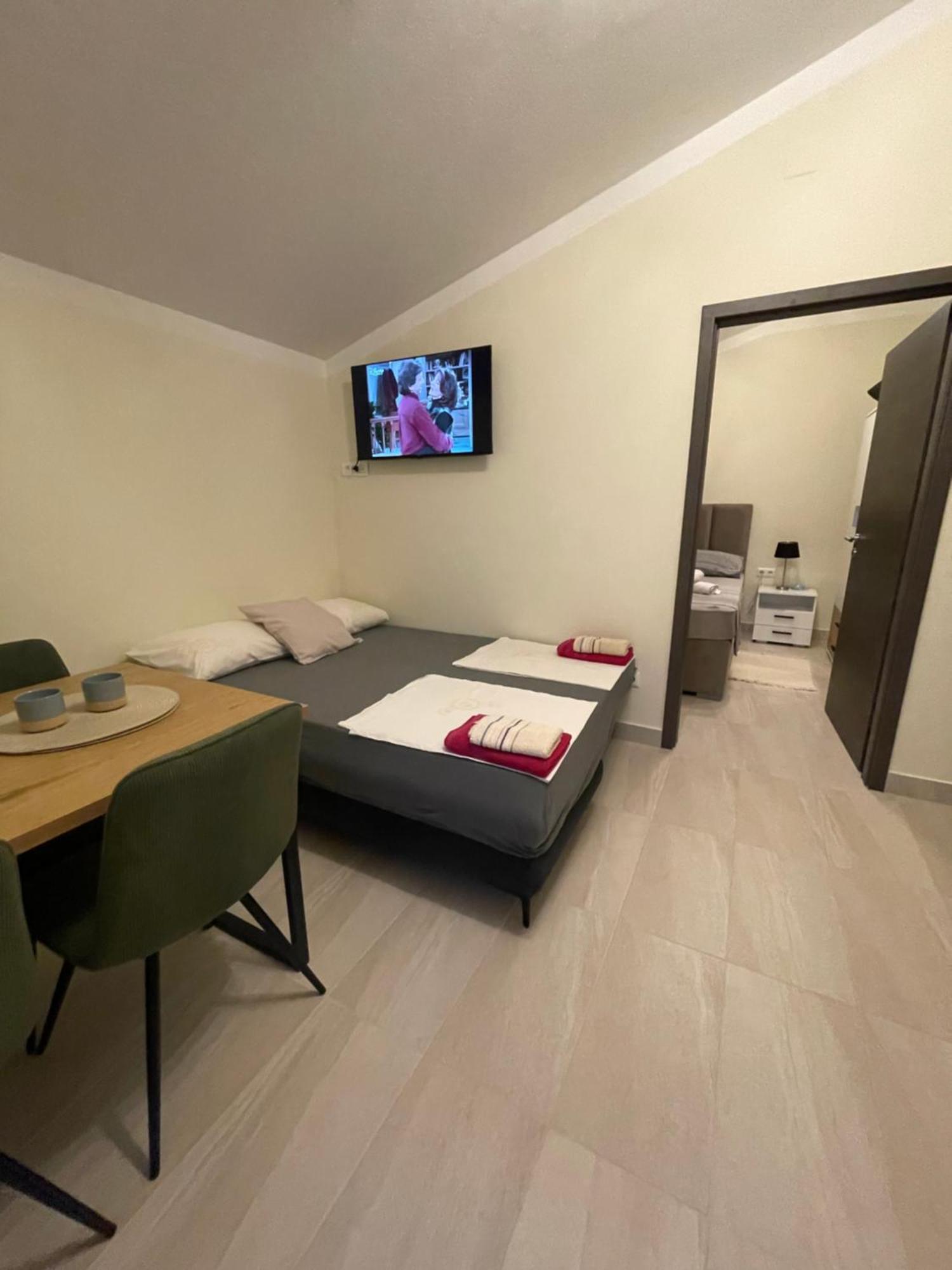 דוגי ראט Guest House Adria מראה חיצוני תמונה