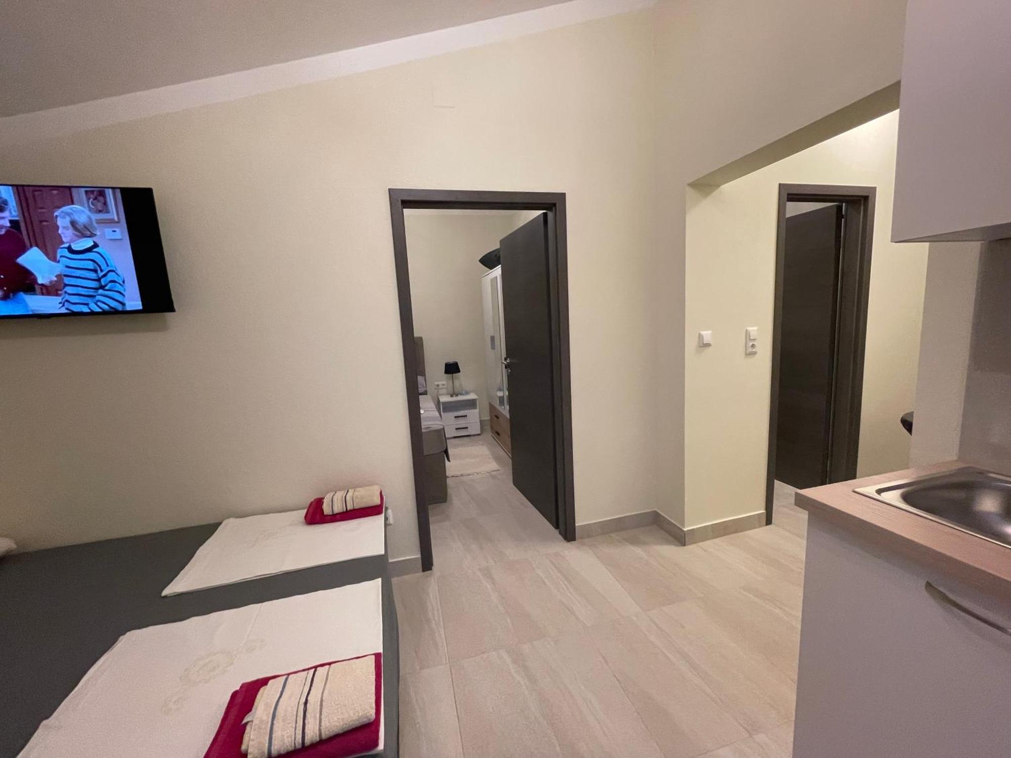 דוגי ראט Guest House Adria מראה חיצוני תמונה